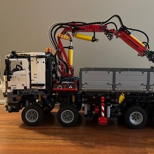 LEGO TECHNIC Mercedes-Benz Arocs 3245 (Retired)
